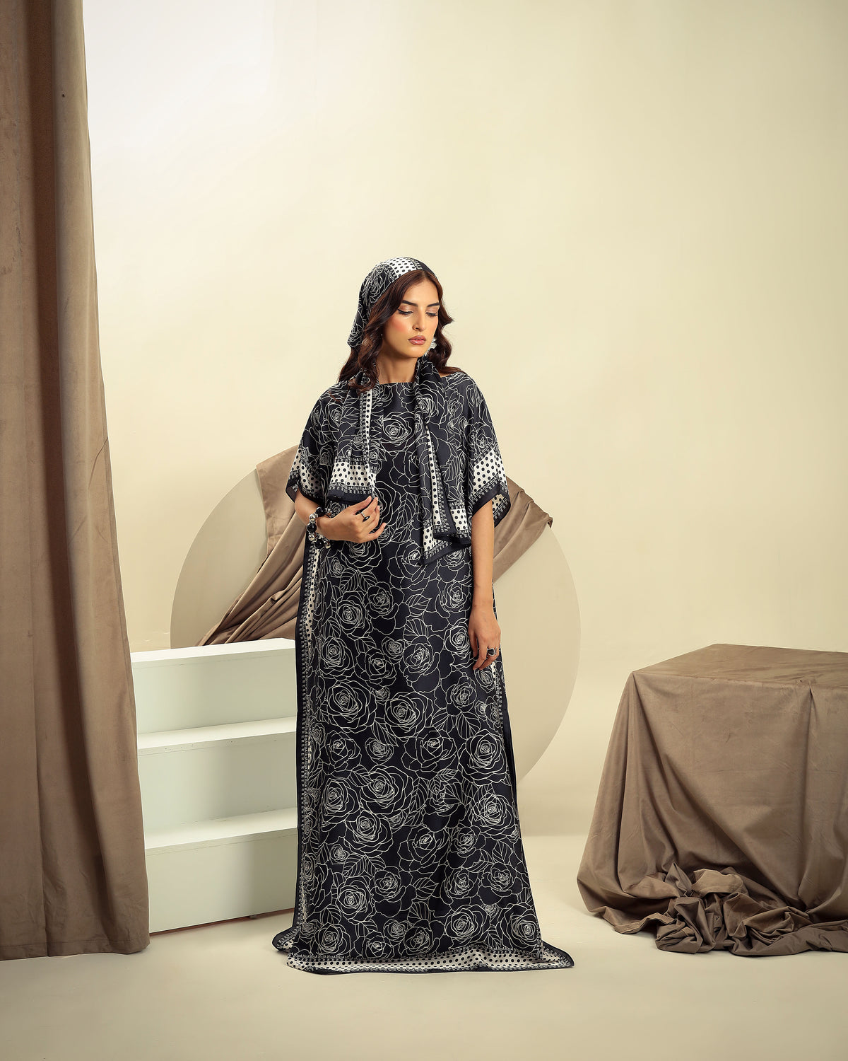 Flowy Black & White Rose-Print Kaftan