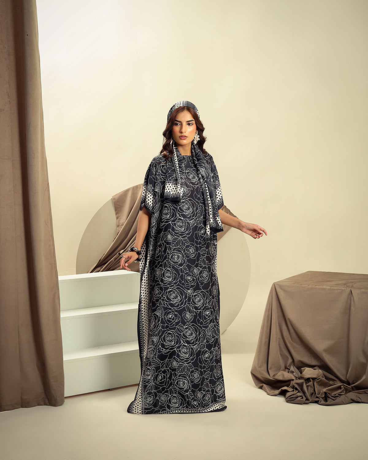 Flowy Black & White Rose-Print Kaftan